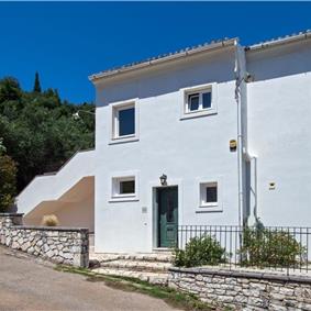 3 bedroom villa with heated pool in Kassiopi, Corfu, sleeps 6